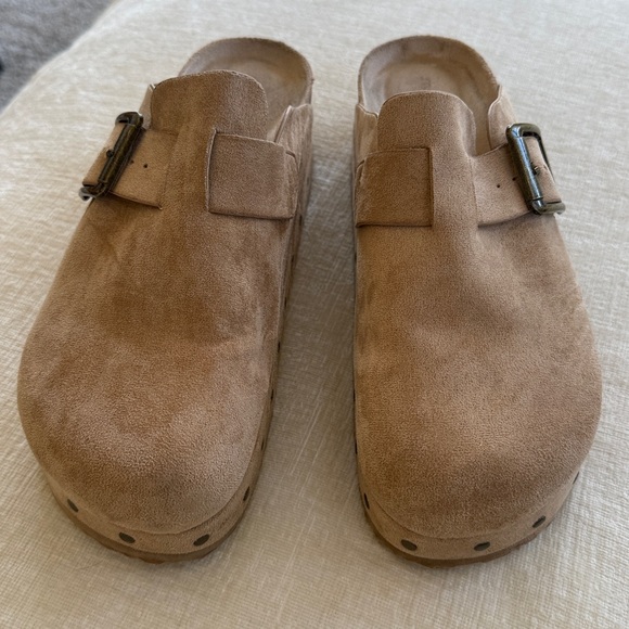 madden girl Lunaa Women's Platform Clogs - Picture 5 of 5